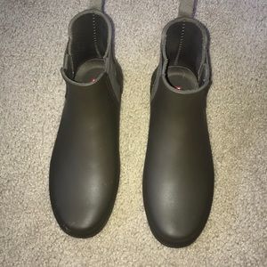 Short hunter boots. Size 8